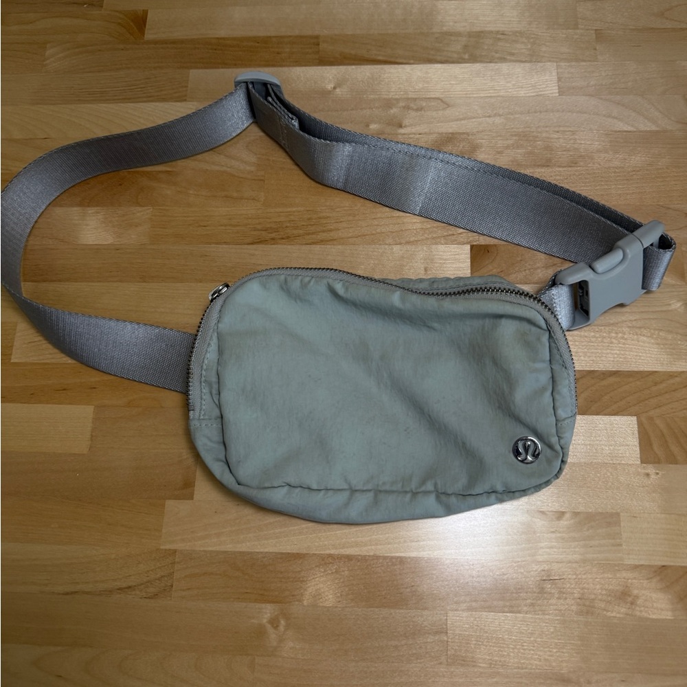 lululemon athletica Olive-Grey Waist Belt Bag